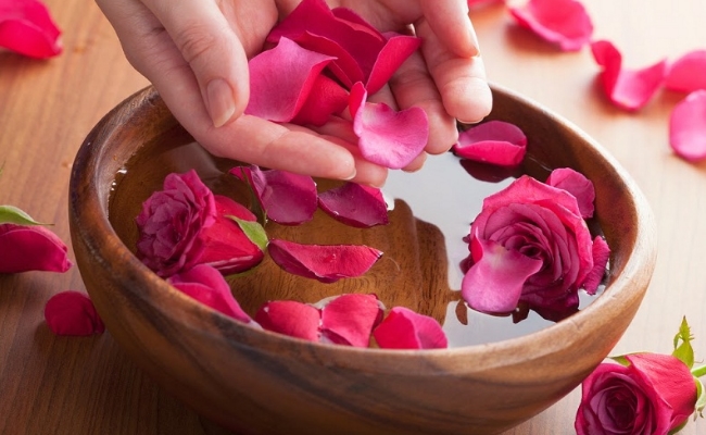 Rosa Damascena Hydrosol botanical rose water from the Bulgarian harvest